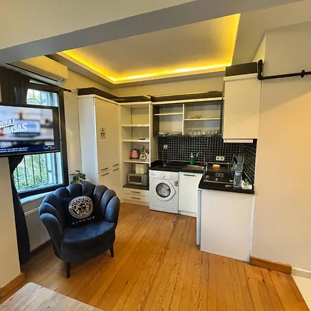 Charming Compact Near Taksim Beyoglu No2 Stambuł