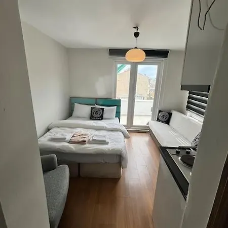 Sunny Terrace Retreat Near Taksim Square * Istanbul