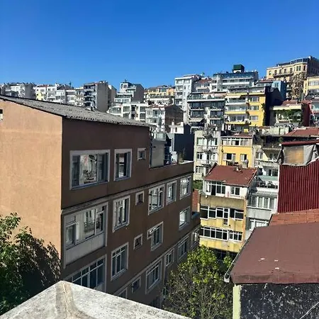 Apartment Sunny Terrace Retreat Near Taksim Square
