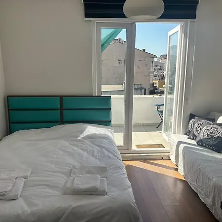 Apartment Sunny Terrace Retreat Near Taksim Square
