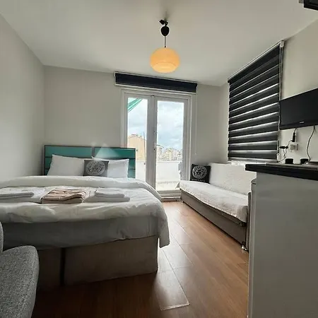 Apartment Sunny Terrace Retreat Near Taksim Square *