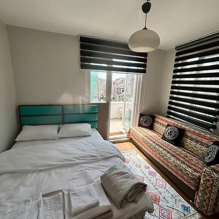 Sunny Terrace Retreat Near Taksim Square