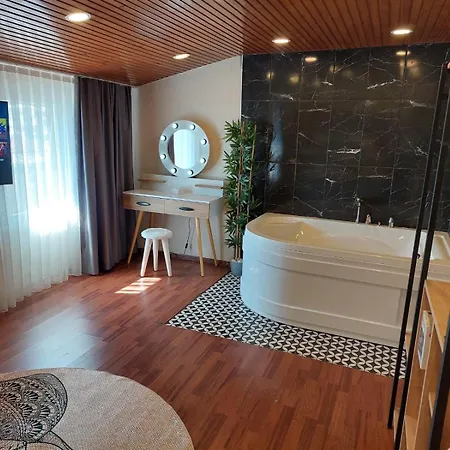 Findikzade Seaside Flats In Lively Fatih Area Very Near Metro And Tourist Sights Apartment *