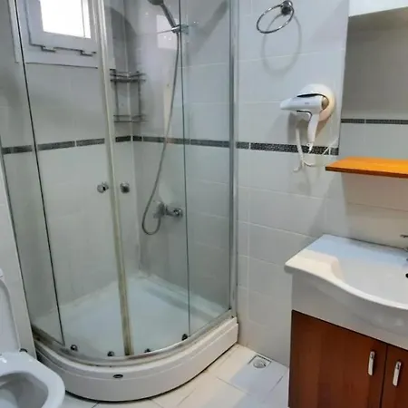Findikzade Seaside Flats In Lively Fatih Area Very Near Metro And Tourist Sights Apartment