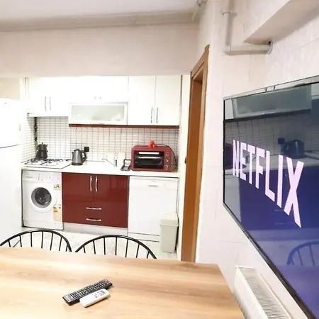 Findikzade Seaside Flats In Lively Fatih Area Very Near Metro And Tourist Sights Apartment *