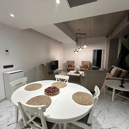 Apartament Lavish With 180 Ist View At 40f Gym Pool 89 *