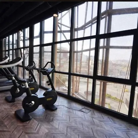 Elegant 2 Bedroom Sinpas Queen Gym Pools Apartment *