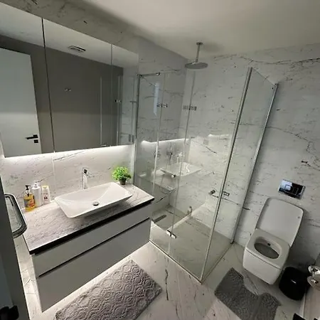 Apartment Elegant 2 Bedroom Sinpas Queen Gym Pools