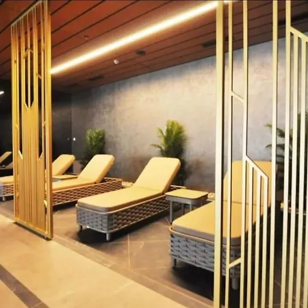 Elegant 2 Bedroom Sinpas Queen Gym Pools Apartment *
