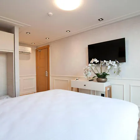 Xloft Hotel 3*