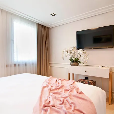 Xloft Hotel 3*