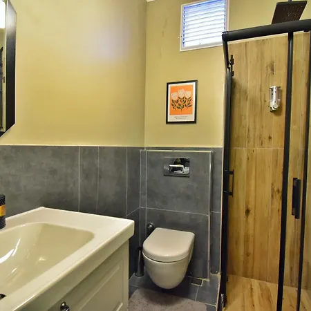 Cozy Renovated 3br Near Taksim- Santur D10 *