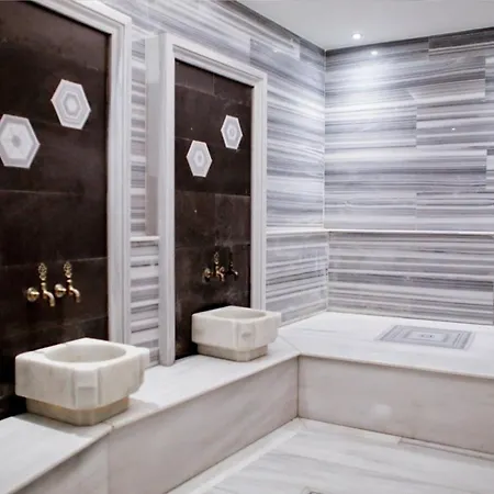Aleksandr Pera Hotel 3*