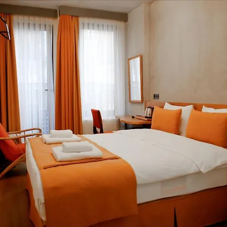 Aleksandr Pera Hotel