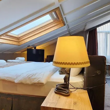 Aleksandr Pera Hotel