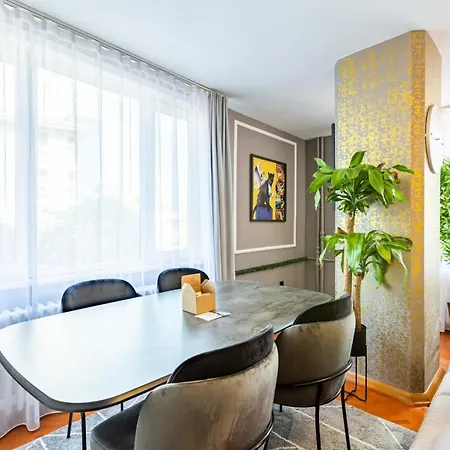 Flat With Excellent Location In Nisantasi Apartment