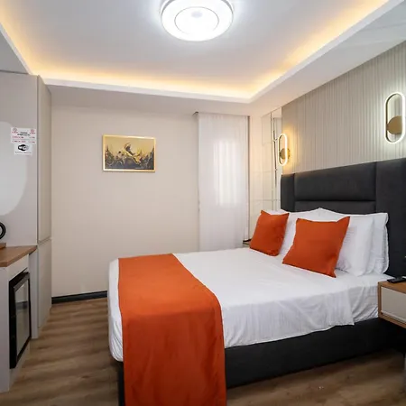 Robin Hotel