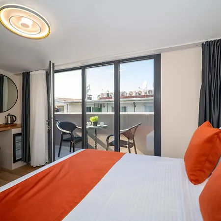 Robin Hotel *
