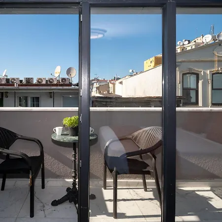 Robin Hotel