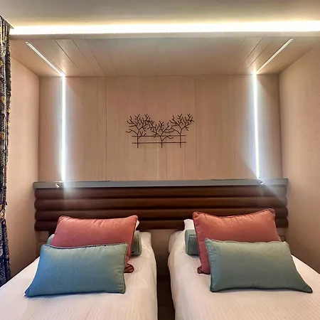 Sapphire Hotel