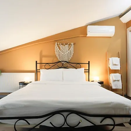 Triplex In The Heart Of Taksim For Big Groups And Familes
