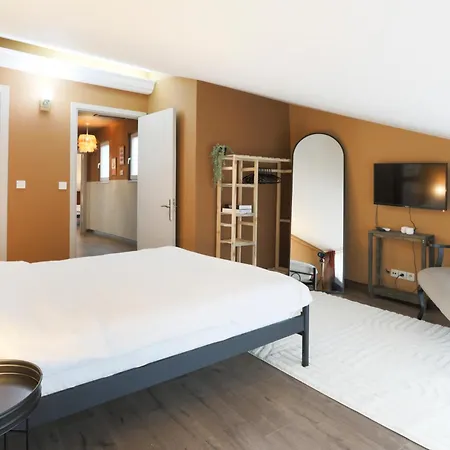 Triplex In The Heart Of Taksim For Big Groups And Familes
