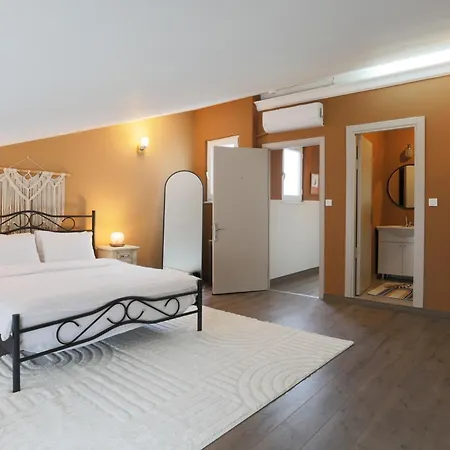Triplex In The Heart Of Taksim For Big Groups And Familes
