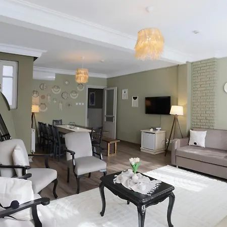 Triplex In The Heart Of Taksim For Big Groups And Familes *
