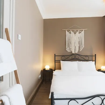 Triplex In The Heart Of Taksim For Big Groups And Familes *