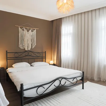Triplex In The Heart Of Taksim For Big Groups And Familes Istanbul
