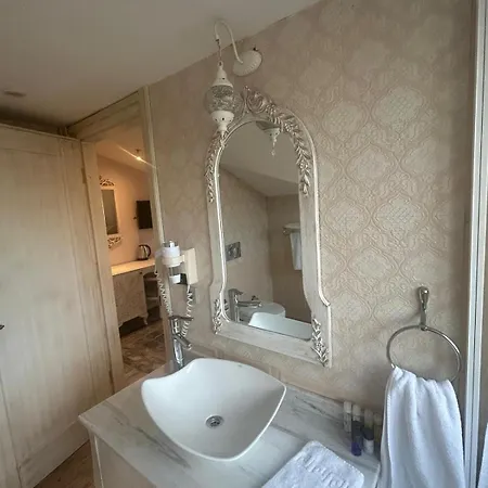 Elegance Hotel