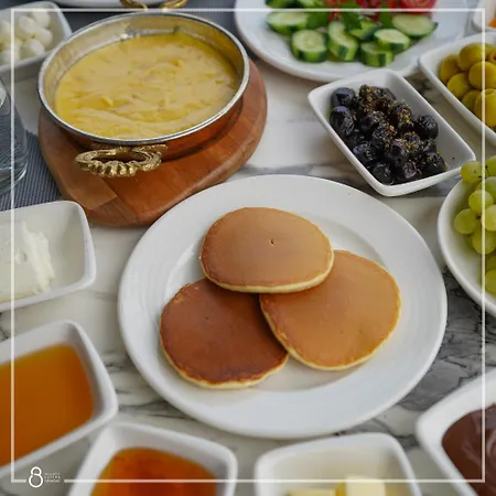 Misafir 8 מלון