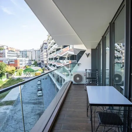 Bright And Modern With Stunning View Апартаменты Стамбул