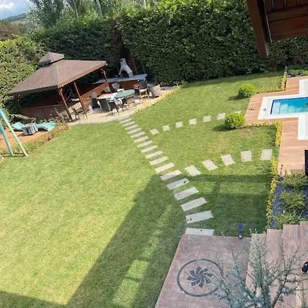 Tuzlada Ferah Alani Havuz,bahce Ve Tuem Rahatliklar Kisiye Oezel Alan Villa *