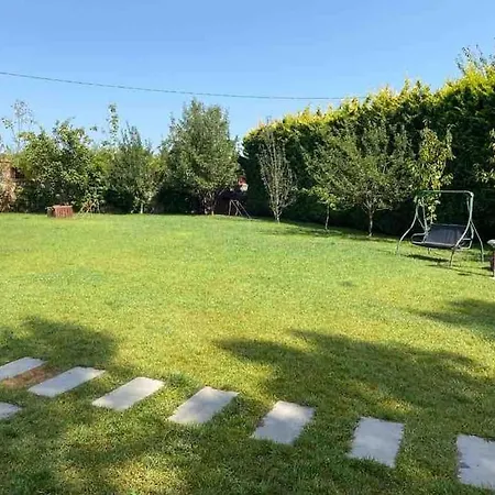 Villa Tuzlada Ferah Alani Havuz,bahce Ve Tuem Rahatliklar Kisiye Oezel Alan Istanbul