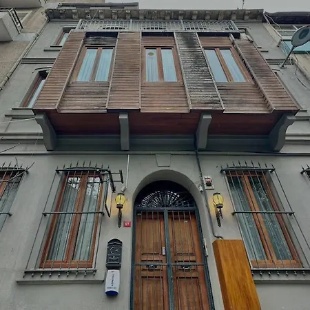 Beyoglu'nda Tarihi Apartment