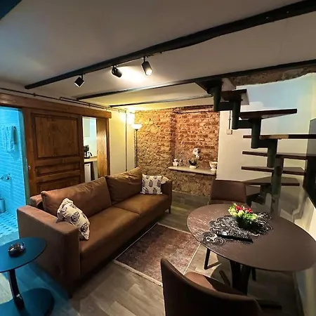 Beyoglu'nda Tarihi Apartment *