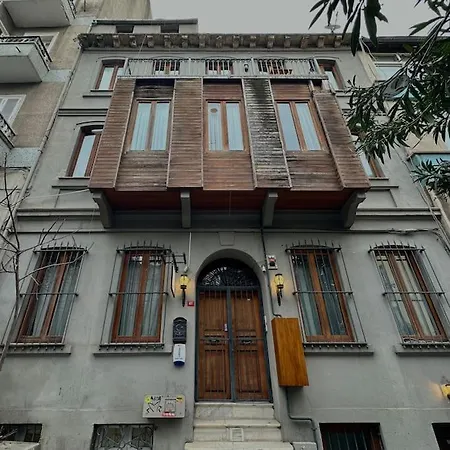 Beyoglu'nda Tarihi Apartment Istanbul