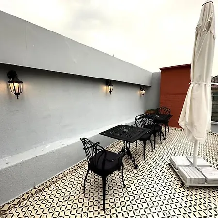 Beyoglu'nda Tarihi Apartment *