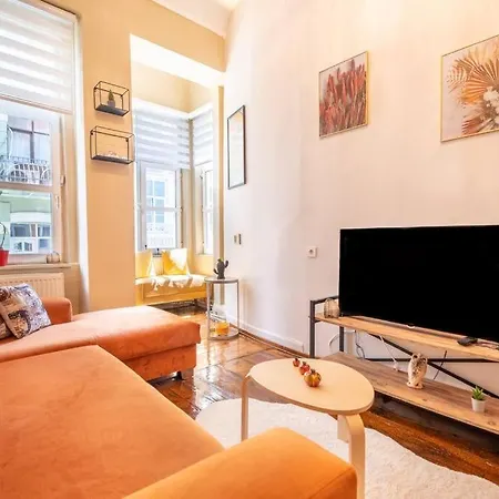 Smashing Flat At The Heart Of Galata