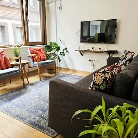 1 Bedroom Cozy Apartment *