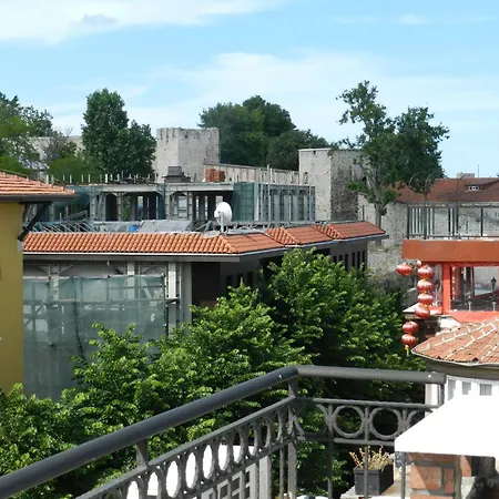 Hotel Berk - Grandma's House 3*