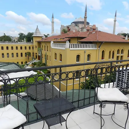 Hotel Berk - Grandma's House 3*