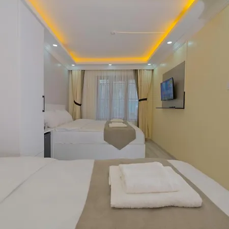 Lucky Hotel *