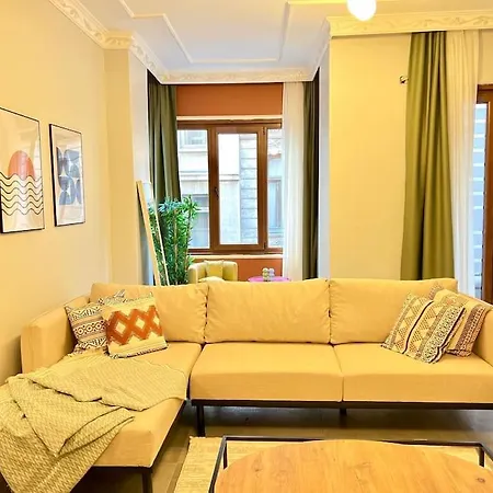 New Flat,3br,ac, 200 Mt To Taksim Apartment Istanbul
