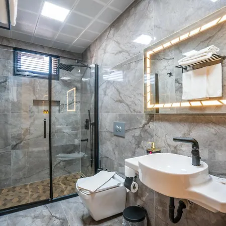 Grand Reis Hotel 2*