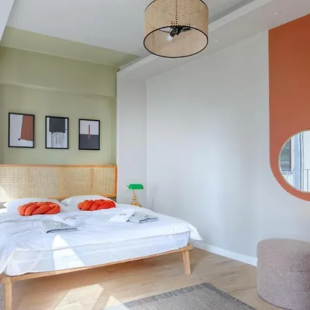 Apartment By Abraham Galata *