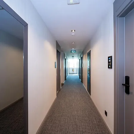 Hotel Vess *
