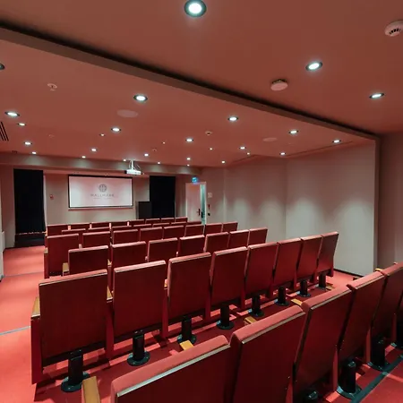 Hallmark & Otel 4*