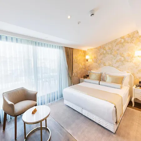 Otel Hallmark & 4*